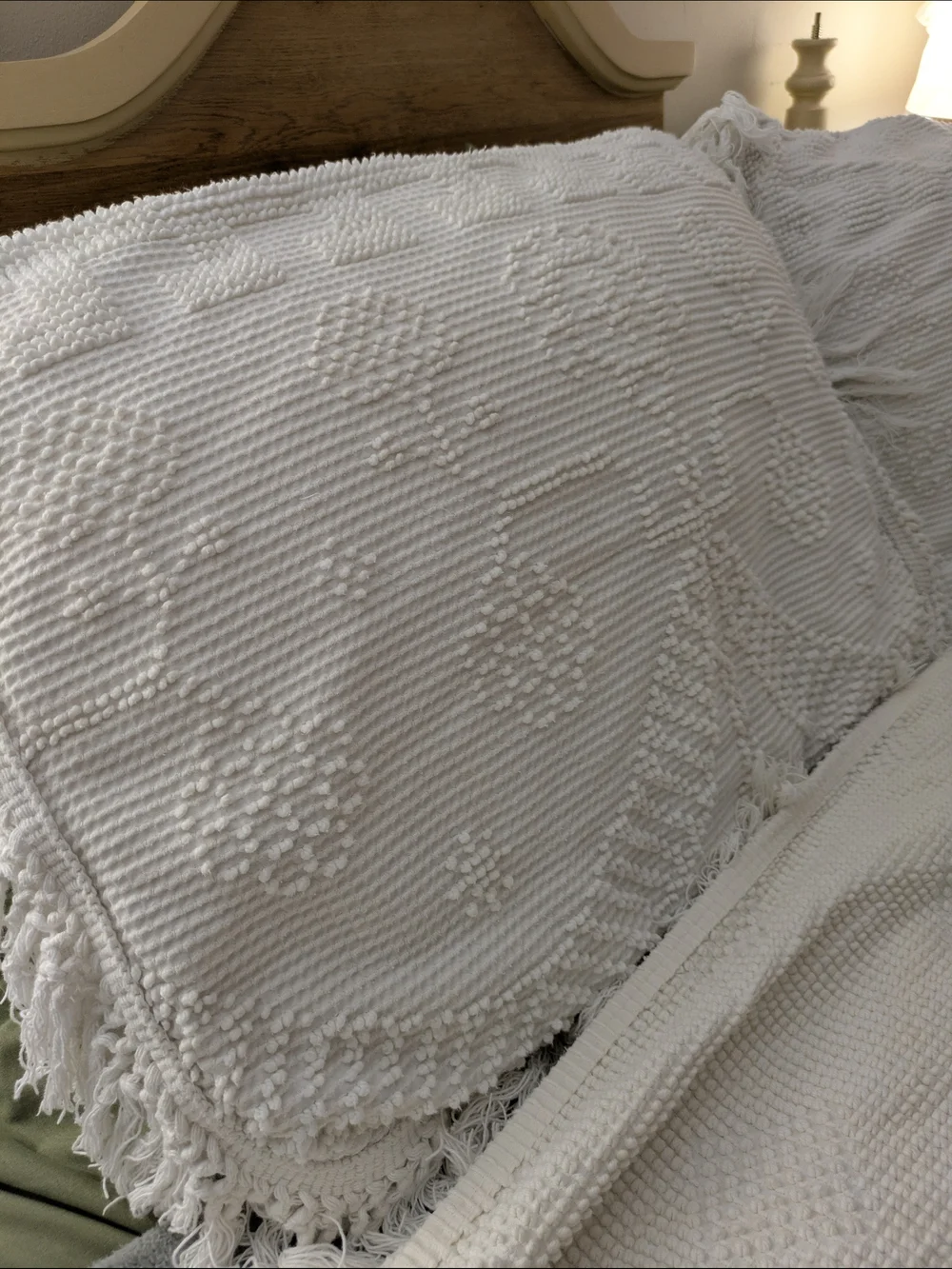Classic White Cotton Chenille Bedspread with Fringe